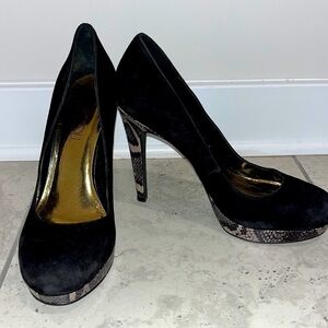 Via Naroli black gray tan reptile print heels. Size 10M.